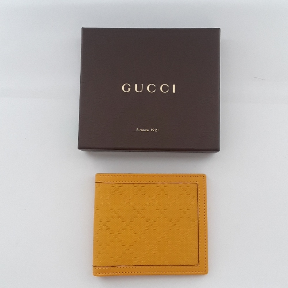 NIB 100% Authentic GUCCI wallet. Price is firm.
